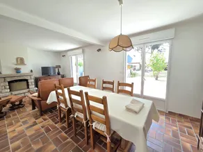 Holiday home with terrace, garden & barbecue - Image 3