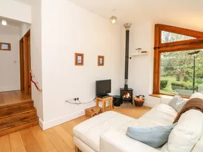 Cottage with garden - Image 4