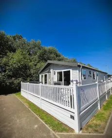 Beautiful Lodge Sleeps 4 With Indoor Pool - Image 2