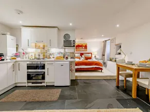 Flat with garden - Image 5