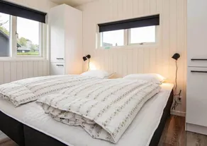 Child-friendly ample holiday home with BBQ, terrace & hot tub | Sea view | Pets allowed - Image 3