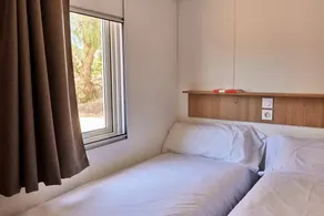 Mobile home with terrace & barbeque - Image 4