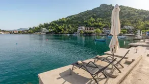 Villa with BBQ, terrace & garden - Image 3