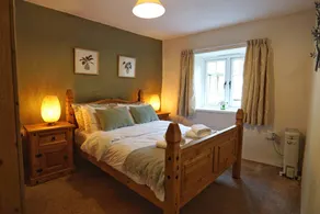 Beech Cottage Sleeps 4 with Hot Tub - Image 3