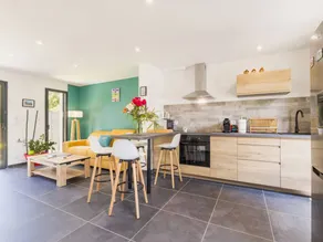 Cottage with pool & garden - Image 4