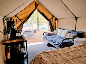 Glamp Like Never Before: Safari Tent Rental Paradise in Cibolo, Texas - Image 5