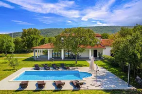 Children-friendly spacious letting with BBQ, garden & pool | Pool view | Pets are welcome - Image 4