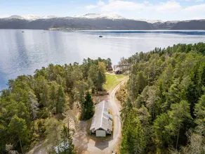 Holiday home with garden & barbecue | Sea view - Image 4