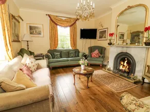 Cottage with garden & jacuzzi - Image 3