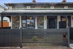 Bungalow with barbeque & garden - Image 5