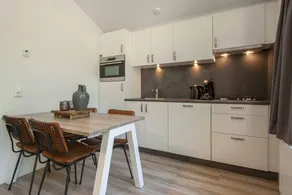 Bungalow avec jardin, piscine et terrasse - Image 3