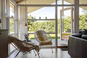 Holiday home with BBQ, jacuzzi & terrace - Image 5