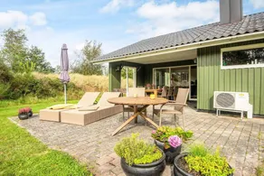 Holiday home with terrace & barbeque - Image 4
