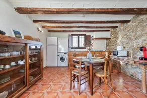 Holiday home with terrace, BBQ & garden - Image 4