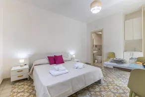 Chambre privée avec internet haut débit et terrasse | Vue ville - Image 3