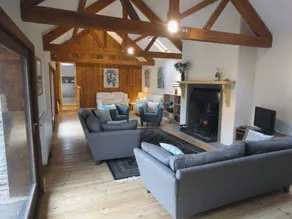 Cottage with garden - Image 2