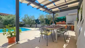 Fully equipped spacious villa with terrace, barbeque & private pool | Pets are welcome - Image 4