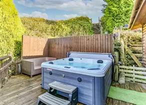 Familienorientiertes Chalet mit Grill und Whirlpool - Image 2
