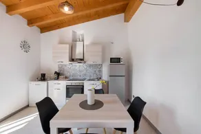 Maison entièrement équipée avec piscine, internet haut débit et terrasse | Vue lac | Avec animaux admis - Image 4