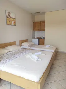 Pleasant flat with fast internet, garden & terrace | Sea view | Beach nearby - Image 4