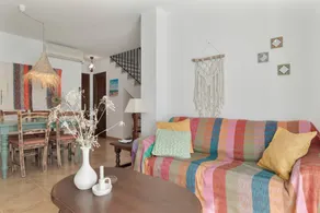 Merveilleuse maison adaptée aux familles avec piscine, barbecue et terrasse | Vue jardin | Avec animaux bienvenus - Image 4