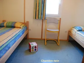 Chalet Fougère with Mountain Views, Shared Pool, and Wi-Fi - Image 5