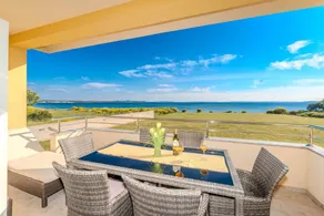 Apartamento vacacional con barbacoa, jardín y terraza | Vistas al mar - Image 2