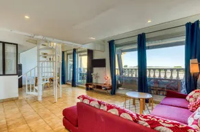 T3 Apartment on the Quay with Terrace, Wi-Fi, and Air Conditioning - Image 4