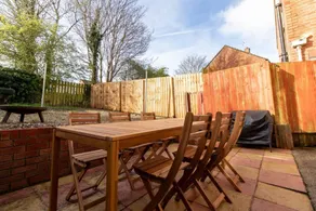 Holiday home with barbeque - Image 4
