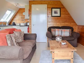 Cottage with garden - Image 3