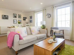 Family-oriented pleasant cottage with barbeque & garden | Beach view - Image 5