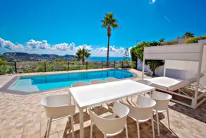 Spacieuse villa entièrement équipée avec barbecue, piscine privée et terrasse | Vue mer - Image 3