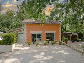 Voll ausgestattetes schönes Ferienhaus mit Terrasse, Pool und Grill | Gartenblick - Image 4