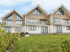 Family-oriented cottage | Beach nearby - Image 2