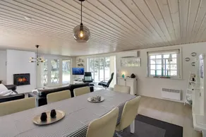 House with BBQ, hot tub & terrace - Image 4
