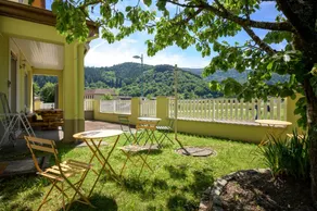 Cottage with garden, terrace & BBQ | River view - Image 2