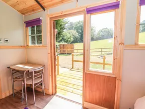 Cottage with garden - Image 3