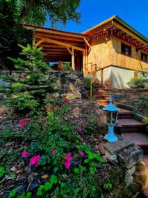 Chalet with hot tub, garden & BBQ | Mountain view - Image 5