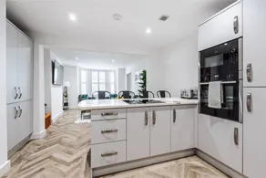 Riverside Flat | Near Park | Free Parking - Image 3