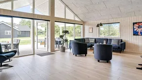 House with terrace, pool & jacuzzi - Image 3