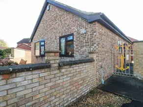 Family-oriented cottage with garden | Beach view - Image 2
