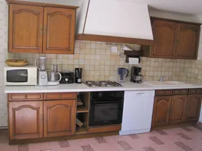 Holiday home with garden & barbeque - Image 3