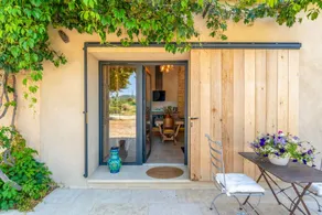 Apartment with terrace & garden | Garden view - Image 3