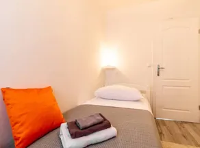 Fully equipped house with BBQ & private pool - Image 4