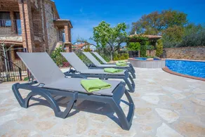 Voll ausgestattete Ferienwohnung mit Pool, Grill und Garten - Image 4