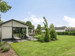 Bungalow with terrace - Image 5