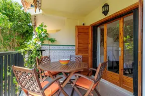 Appartement de vacances avec terrasse, jardin et internet haut débit | Vue jardin | Adapté au travail à distance - Image 2