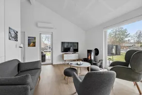 Fully equipped ample house with sauna, terrace & jacuzzi - Image 3