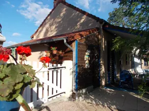 Gite with terrace, garden & pool - Image 2