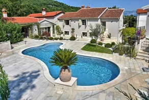 Fully equipped spacious villa with barbecue, garden & private pool - Image 4